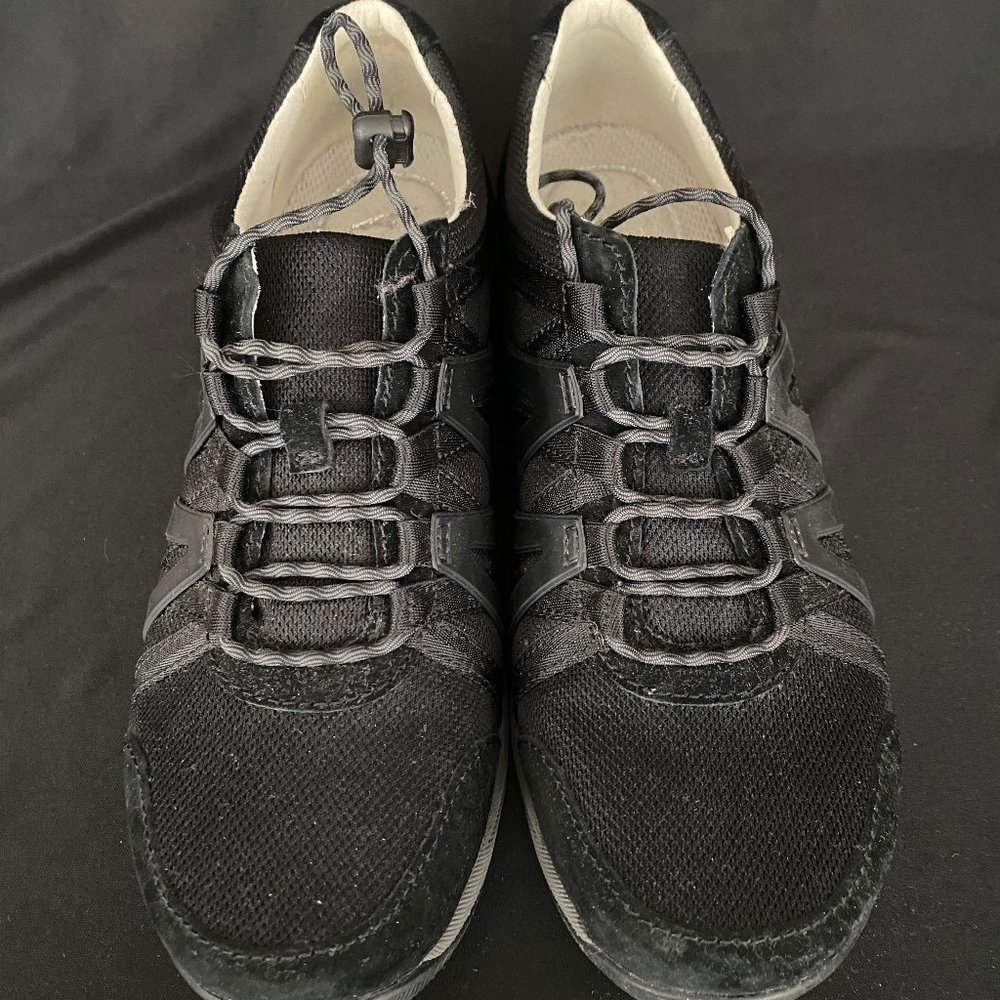 Dansko Henriette women's walking shoes - worn once